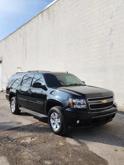 2012 Chevrolet Suburban LT 299,xxxkm 5.3 V8 4x4 Clean truck runs and drives really good. Fully loade...