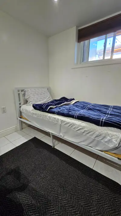 - 2 Minute Walk to CALEDONIA LRT Station - No Parking - AVAILABLE FROM JUNE 15 - PRIVATE ROOM FOR RE...
