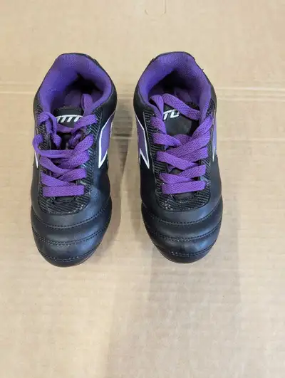 Souliers soccer enfant Lotto Striker, taille 12T, état neuf !, View more