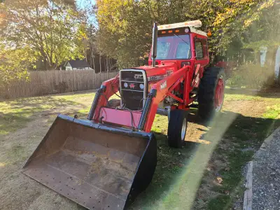1975 Tractor 2 Wheel drive has a 4 cyl perkins diesel tractors in good condition clutch replaced las...