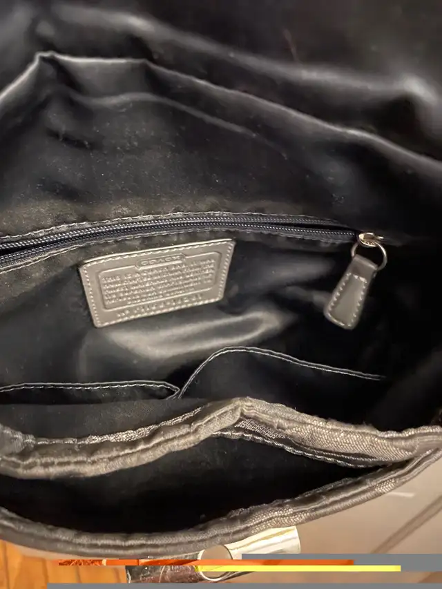 Coach purse with strap  in Women's - Bags & Wallets in Barrie - Image 6