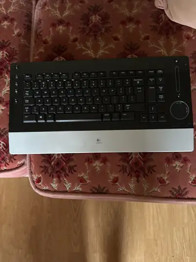 clavier dinovo Edge logitech Bluetooth très  puissant la distanc, View more