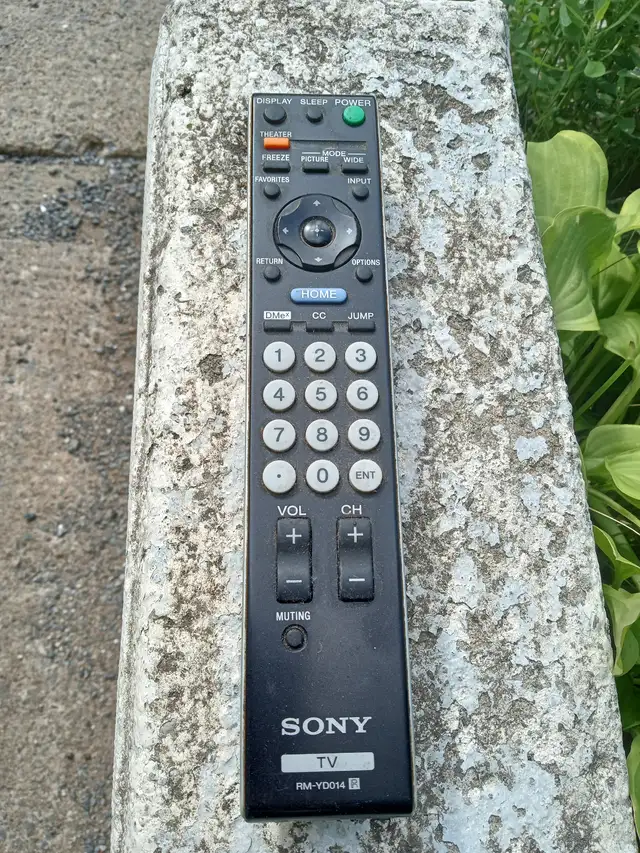 Télévision Sony Bravia XBR TV (avec manette/with remote) in TVs in City of Montréal - Image 11