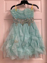 Le château sparkly green prom dress