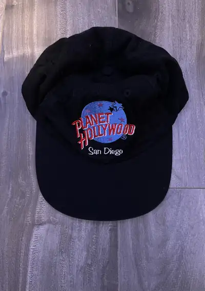 Add a touch of vintage flair to your wardrobe with this Planet Hollywood San Diego snapback, featuri...