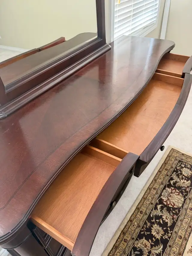dresser solid wood in Dressers & Wardrobes in Mississauga / Peel Region - Image 5