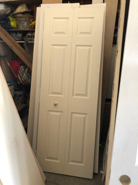 Bifold closet door 27.5x77” with hardware 