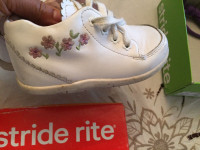 White Girl Strite Rite shoes with Excellent condition Size 7