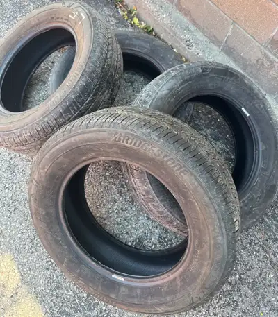 (4)- 225/65r17 BridgeStone All Season tires with 85% tread. The price is $525