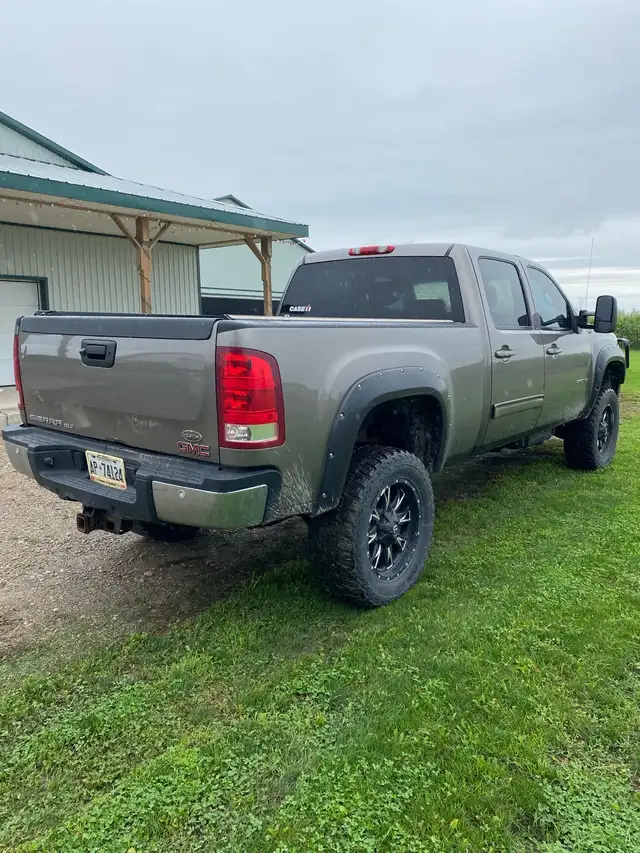 2012 GMC Duramax 2500 (needs head gasket)556564797562572802