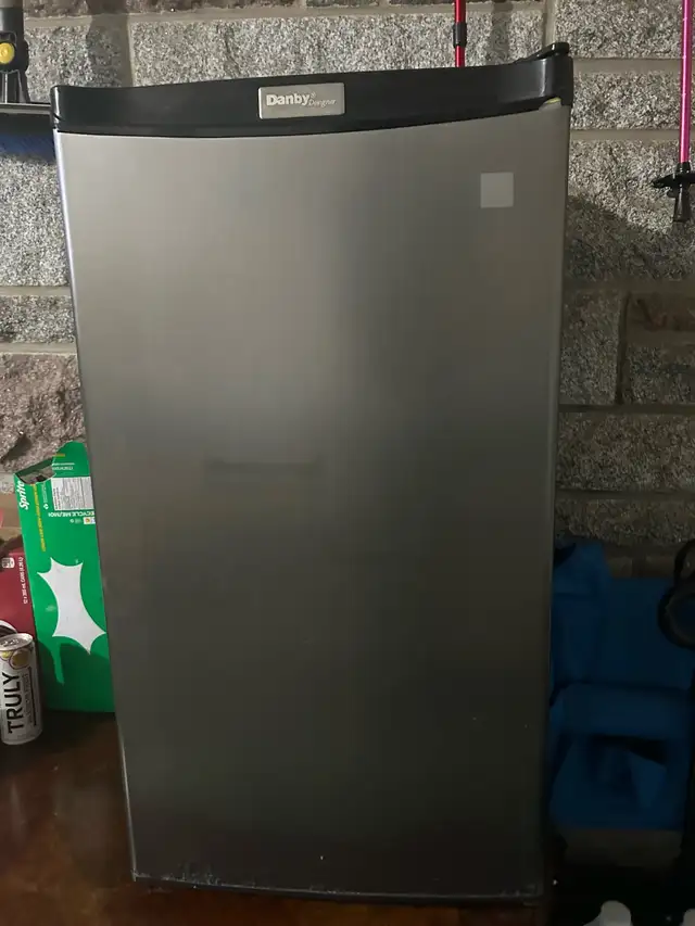 Danby Bar fridge in Refrigerators in Sherbrooke - Image 2