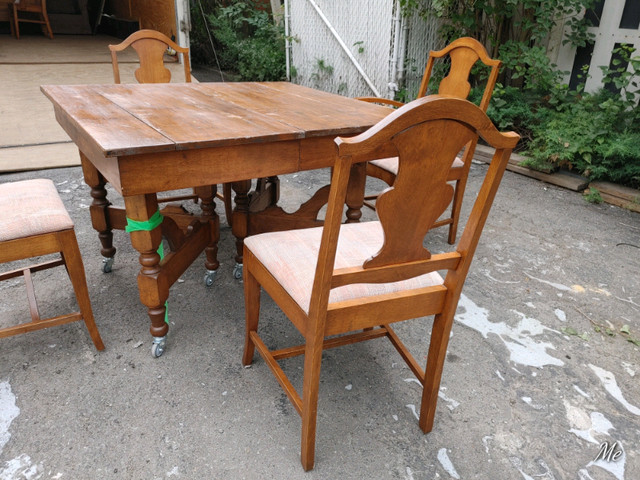 Table et chaises antique dans Mobilier de salle à manger et cuisine  à Saint-Jean-sur-Richelieu - Image 3