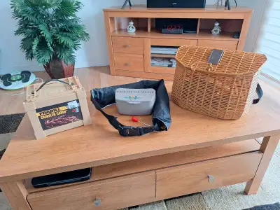 BOÎTE À VERS POUR CONSERVER LES VERS AU FRAIS. PETITE BOITE DE VERRE POUR LA CEINTURE ET PANIER DE P...