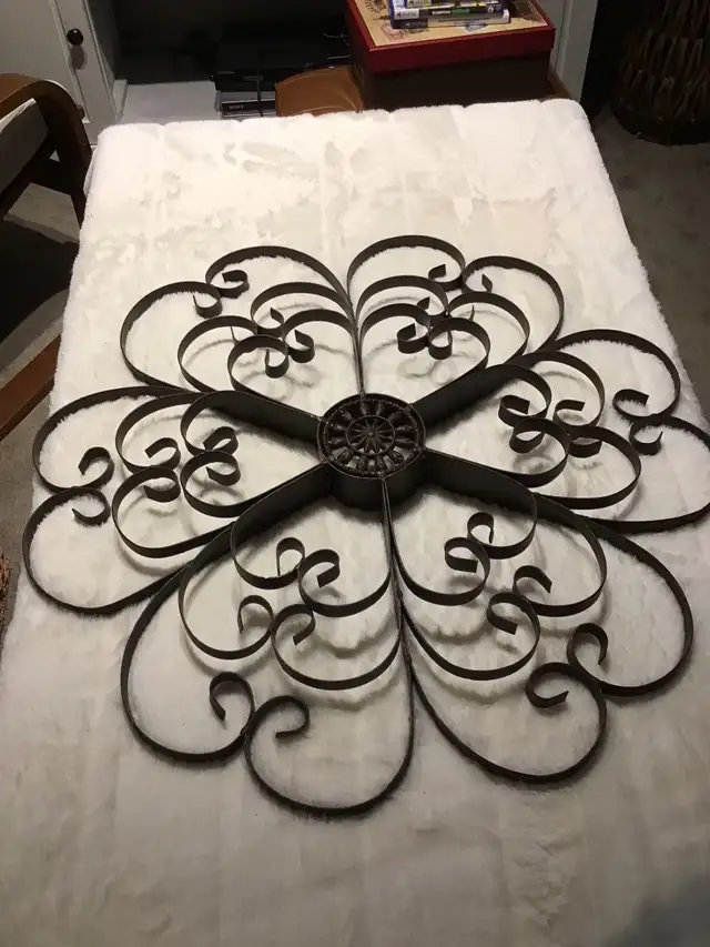 Metal wall Art with cast iron center( 24 inches)  in Home Décor & Accents in Ottawa - Image 3