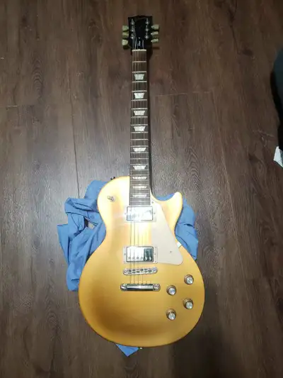 Gibson Les Paul, GoldTop, Humbuckers, Tribute,  Rosewood, View more