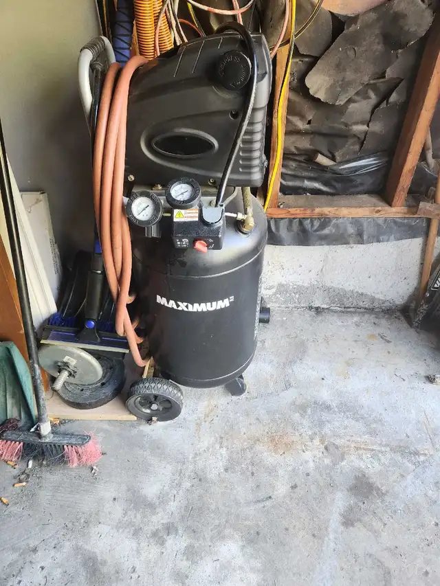 air compressor 15 gallons in Power Tools in Oshawa / Durham Region - Image 2