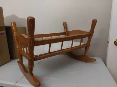 Berceau en bois pour poupée ou petits animaux, View more