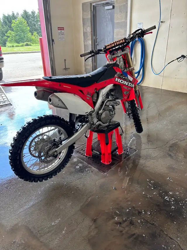 CRF 250R in Dirt Bikes & Motocross in Norfolk County - Image 3