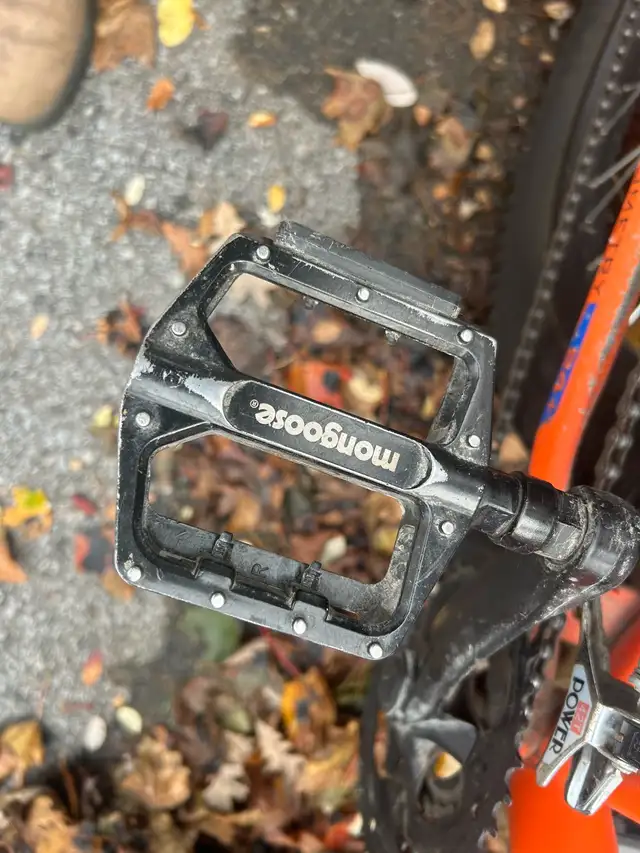 Mountain Bike - CCM Trailhead Hardtail in Kids in Kingston - Image 4