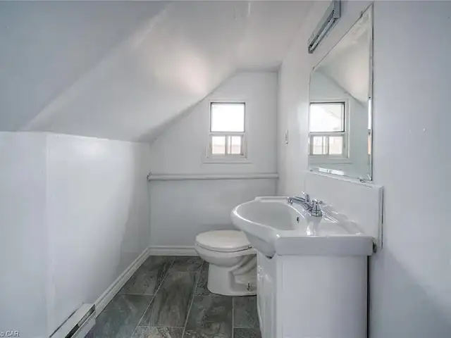 One room for rent in three-bedroom apartment in Long Term Rentals in Kitchener / Waterloo - Image 3