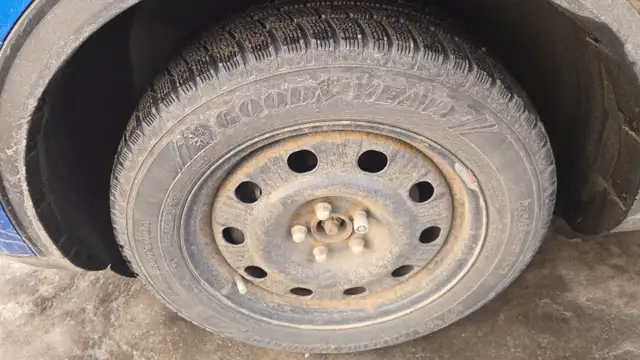 Pneus hiver sur RIM GOODYEAR 17" FORD ESCAPE in Tires & Rims in Laval / North Shore - Image 5