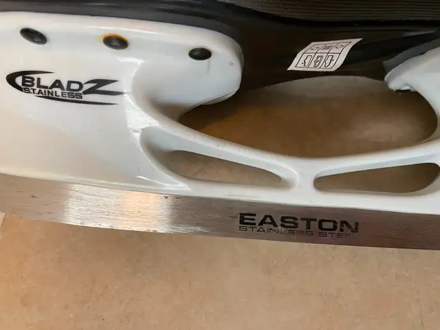Easton Hockey Skates Patins Mens Shoe Size 8.0-8.5 US Hommes63009266961281122