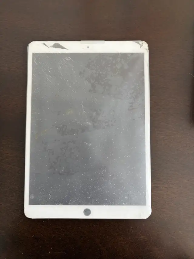 iPad Pro & Logitech keyboard case in iPad & Tablet Accessories in City of Toronto - Image 2