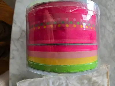 Ruban pour décoration2rouleaux de 27,4m (30 verges) chacun, View more