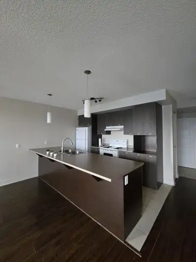 Superbe condo 3 ½ avec vue panoramique – Projet LOGIX ✨ Situé au 9e étage du projet LOGIX, ce condo...