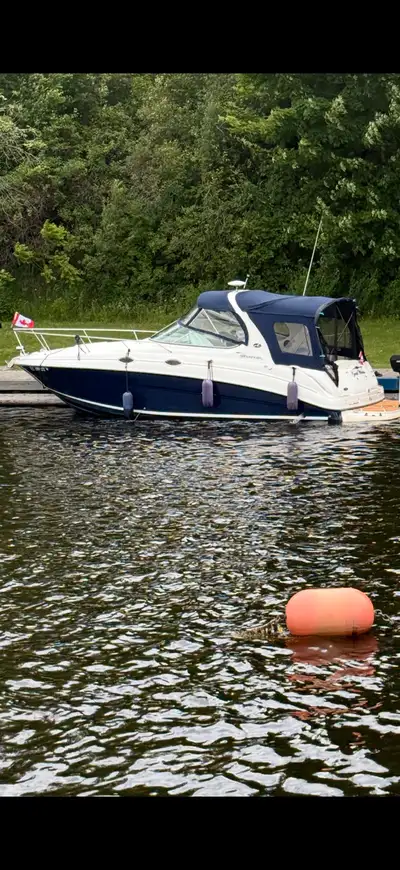 Floating summer vacay! Luxurious cruiser with lots of options including Ac and heat pump, generator,...