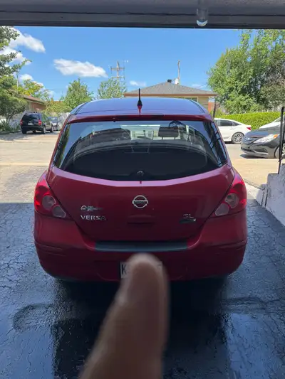 Nissan versa très propre année 2010 157200 km 438 229 0504