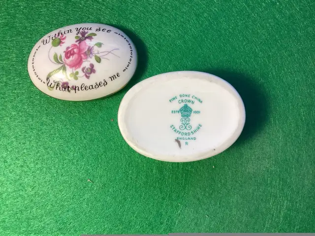 Oval bone china container in Arts & Collectibles in Ottawa - Image 4