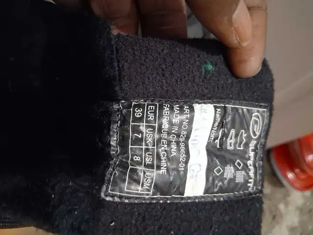 women winter shoes  us size 8 in Women's - Shoes in City of Montréal - Image 4