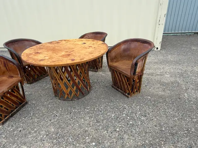 Mexican Leather and Wood Table and Chairs Set in Dining Tables & Sets in Markham / York Region - Image 3