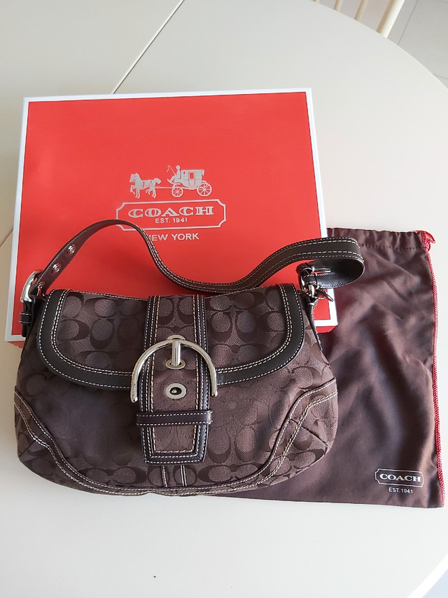 Coach signature shoulder bag in Women's - Bags & Wallets in Markham / York Region