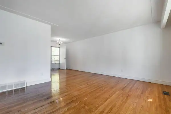 Students rental in Waterloo in Long Term Rentals in Kitchener / Waterloo - Image 11