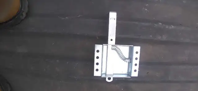 Garage Door inside lock  in Other in City of Toronto - Image 3