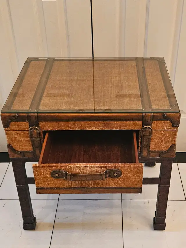 STILES BROTHERS STYLE SAFARI WICKER SIDE TABLE WITH DRAWER in Coffee Tables in City of Toronto - Image 4