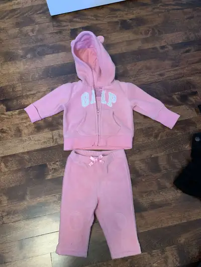 Cute Girls outfits 3-6 months - Tommy Hilfiger, Mexx, Baby Gap, View more
