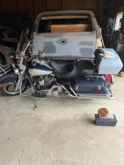 2005 Harley Road King Police Special less than 10 000 original miles 15k obo. 1959 Harley FLH 1760 w...