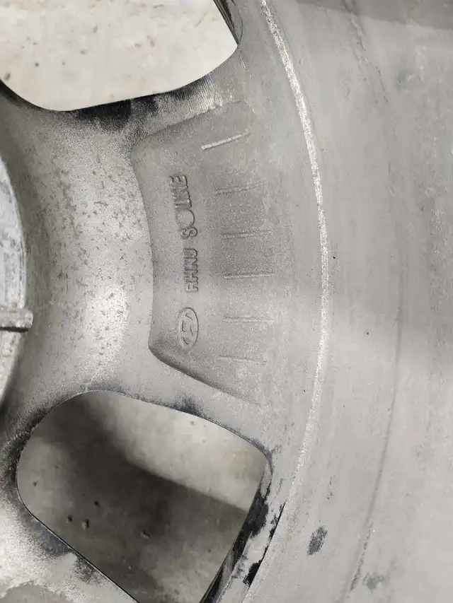 15 inch alloy wheels. 5 x 114.3mm bolt pattern.  67.1mmhub bore in Tires & Rims in Ottawa - Image 3