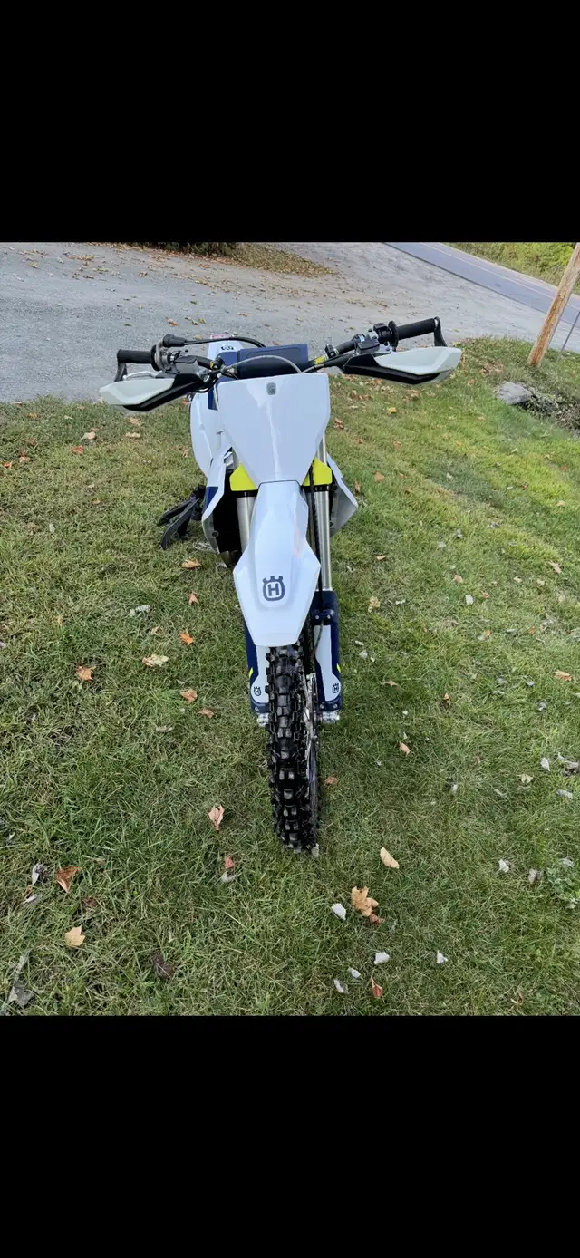 2022 husqvarna 350 in Dirt Bikes & Motocross in Laurentides - Image 4