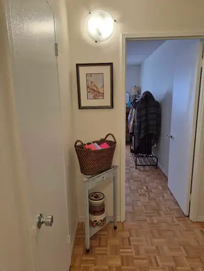 Tout inclus: chauffage, eau chaude, électricité, poêle, frigo, stationnement extérieur déneigé. 2e é...