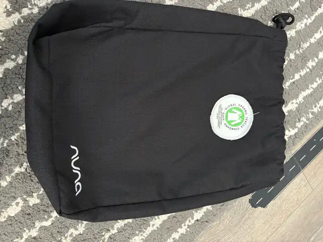 Nuna Pipa Lite infant car seat insert white in Strollers, Carriers & Car Seats in Mississauga / Peel Region - Image 4