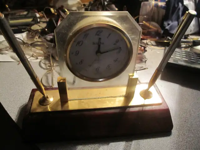 Bulova Desk Alarm Clock  Pen And Pencil Holder Made In Germany in Arts & Collectibles in City of Toronto - Image 4