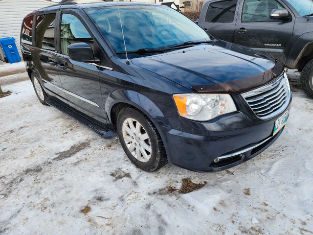 2013 Chrysler Town And Country Touring Plus 215k $8970 Wpg  in Cars & Trucks in Winnipeg - Image 3