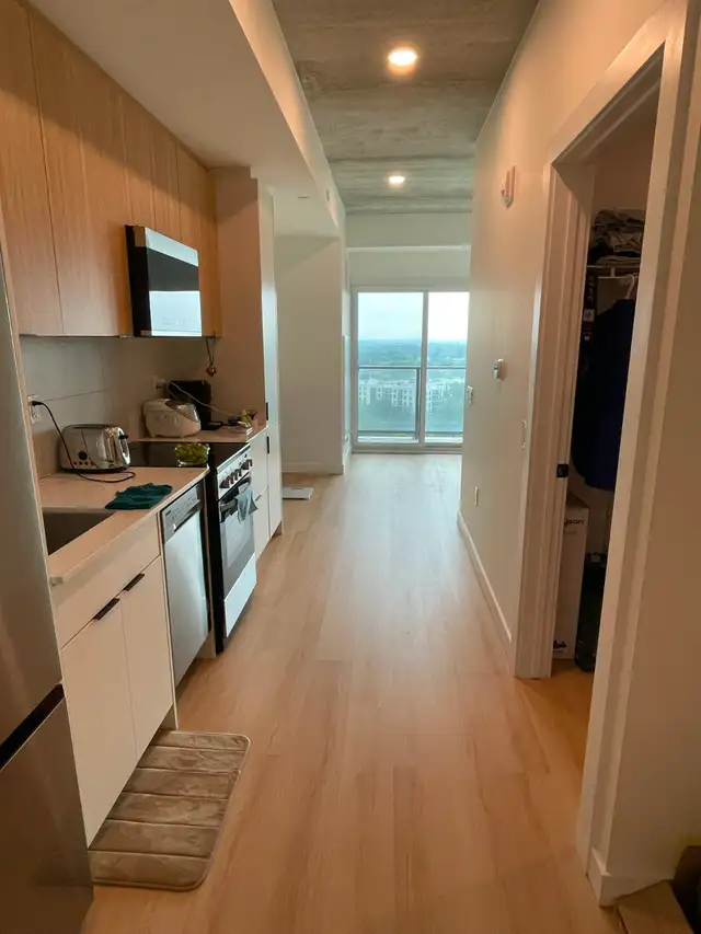 Lease Takeover Nov 1 – Bright High-Floor Condo (KW area)