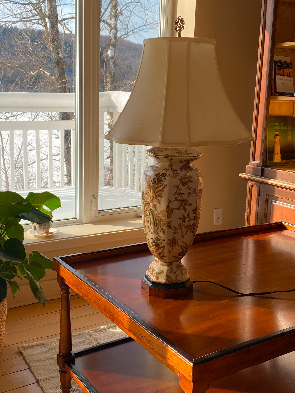 Lampe haut de gamme de style Country living comme neuve. dans Éclairage intérieur et plafonniers  à Val-d'Or - Image 3