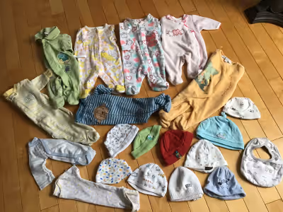 Lot de vêtements bébé fille nouveau-né à 3 mois comprend 7 ensemble 7 pyjamas plusieurs chapeaux 1 b...
