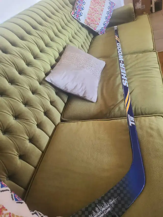 sher-wood T50 hockey stick in Hockey in City of Toronto - Image 2